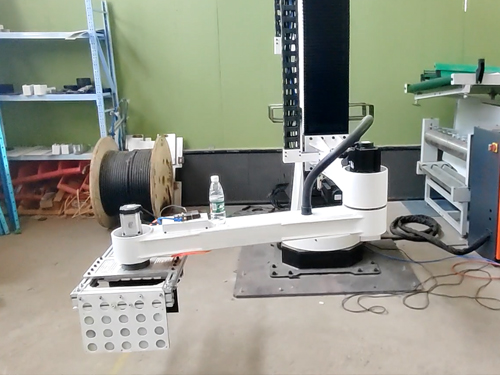 立柱碼垛機(jī)調(diào)試師傅現(xiàn)場工作中，針對現(xiàn)場一些突發(fā)問題，及時溝通解決